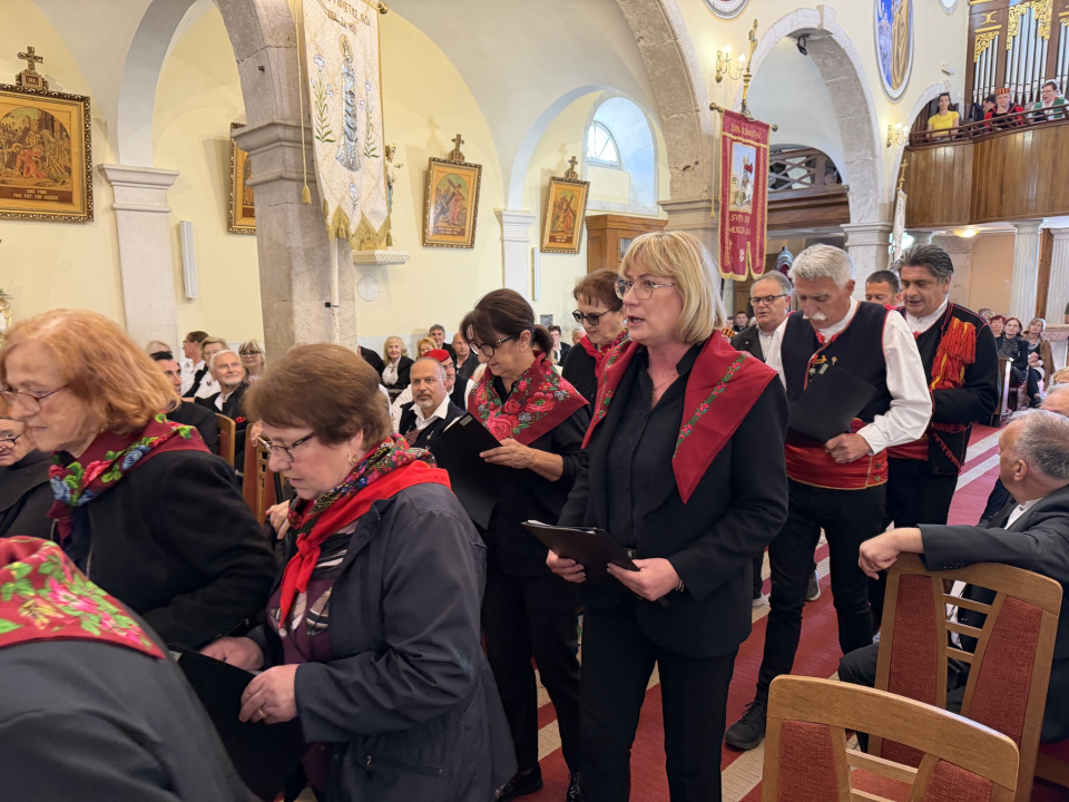 Smotra izvornog pučkog crkvenog pjevanja Šibenske biskupije održana u Primoštenu