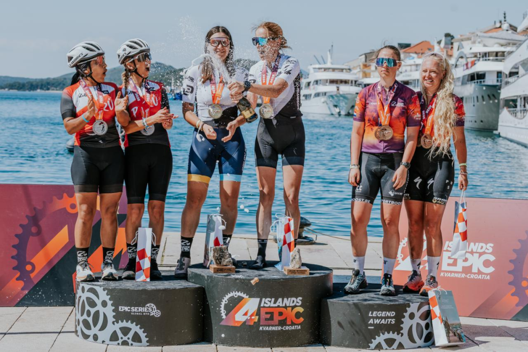 FOTO Vodički biciklisti osvojili jednu mušku i jednu žensku kategoriju na utrci '4Islands Epic'
