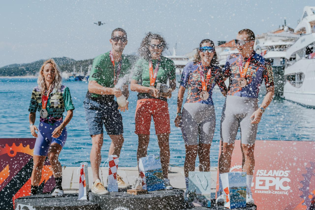 FOTO Vodički biciklisti osvojili jednu mušku i jednu žensku kategoriju na utrci '4Islands Epic'