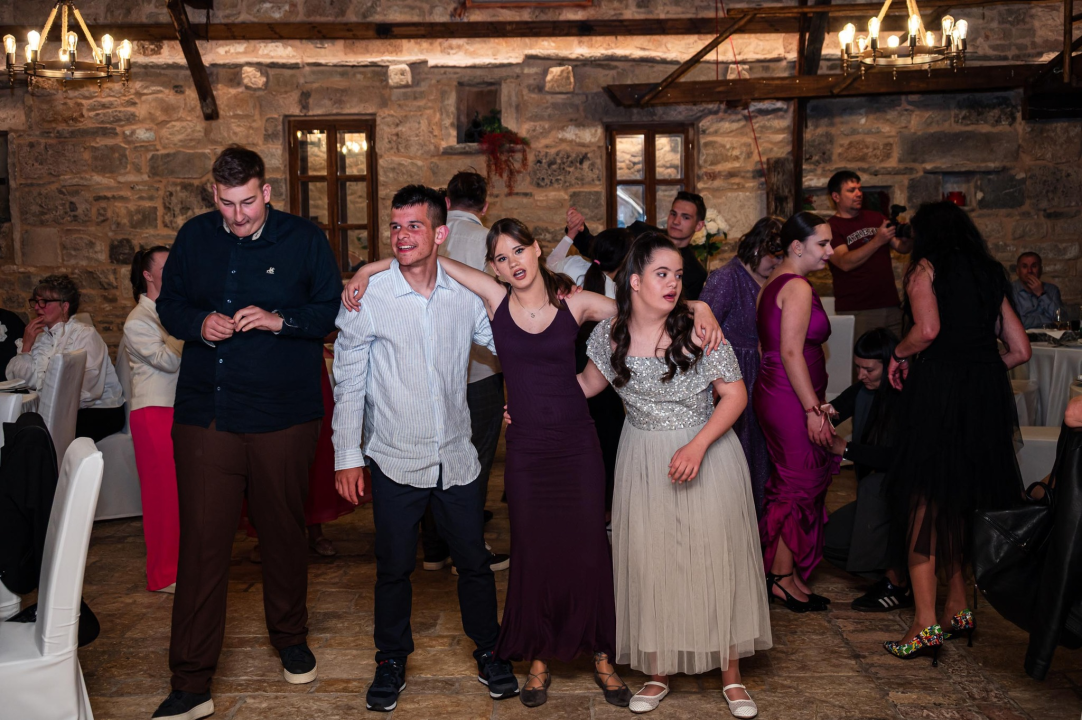 Maturalni ples učenika centra Šubićevac u znaku ljubavi