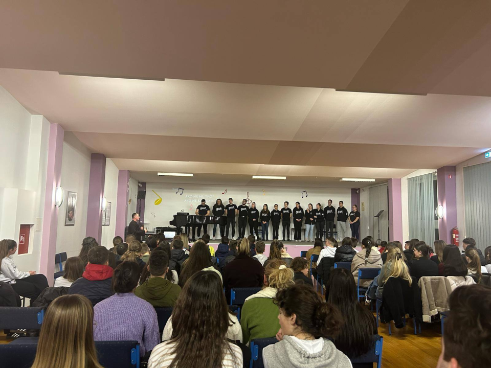 U Drniškoj Gospi od Ružarija održana duhovna obnova za mlade i roditelje