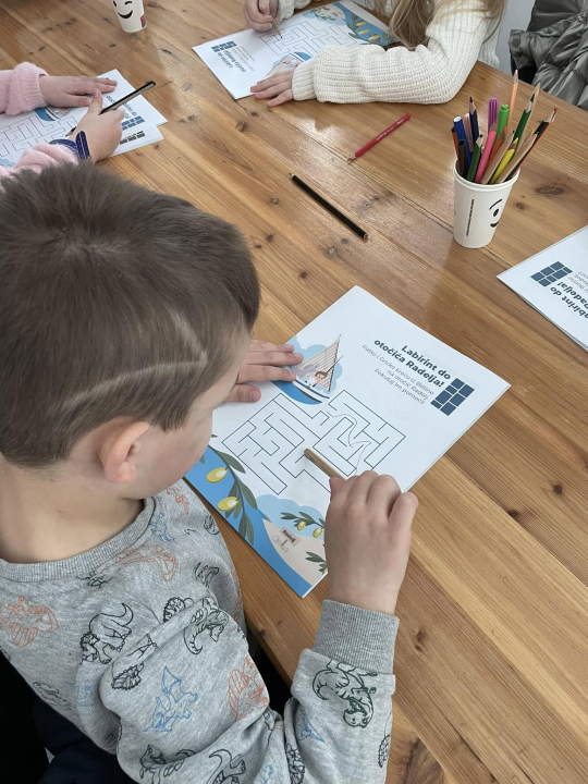 Mali istraživači iz šibenskih vrtića posjetili betinski muzej 