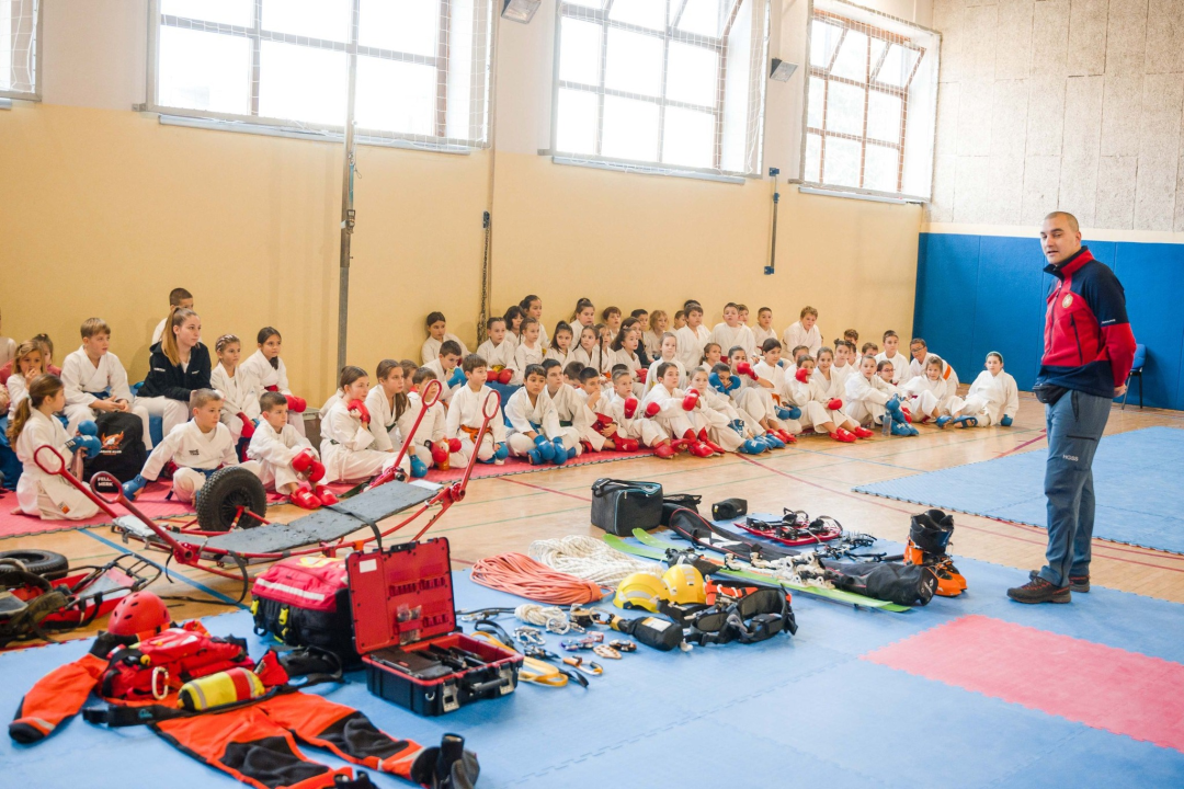  Mladi karataši otvorili novu sezonu Lige klubova uz edukativnu prezentaciju šibesnkih HGSS-ovaca