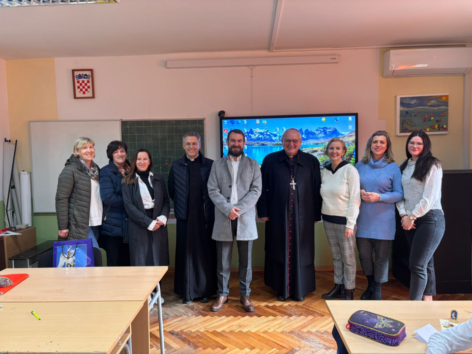Šibenski biskup Tomislav Rogić u sklopu pastirskog pohoda posjetio župe Jadrtovac i Vrpolje