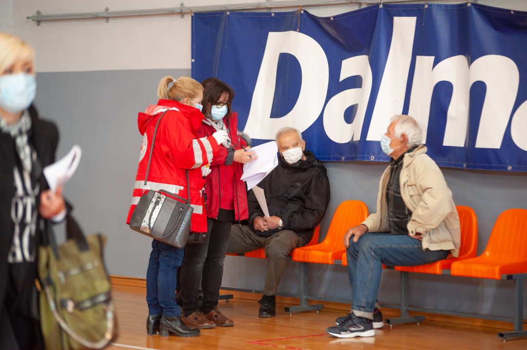 Na Baldekin po svoju dozu ide 480 ljudi: Bivša medicinska sestra Ana Paić prva je cijepljena protiv covida