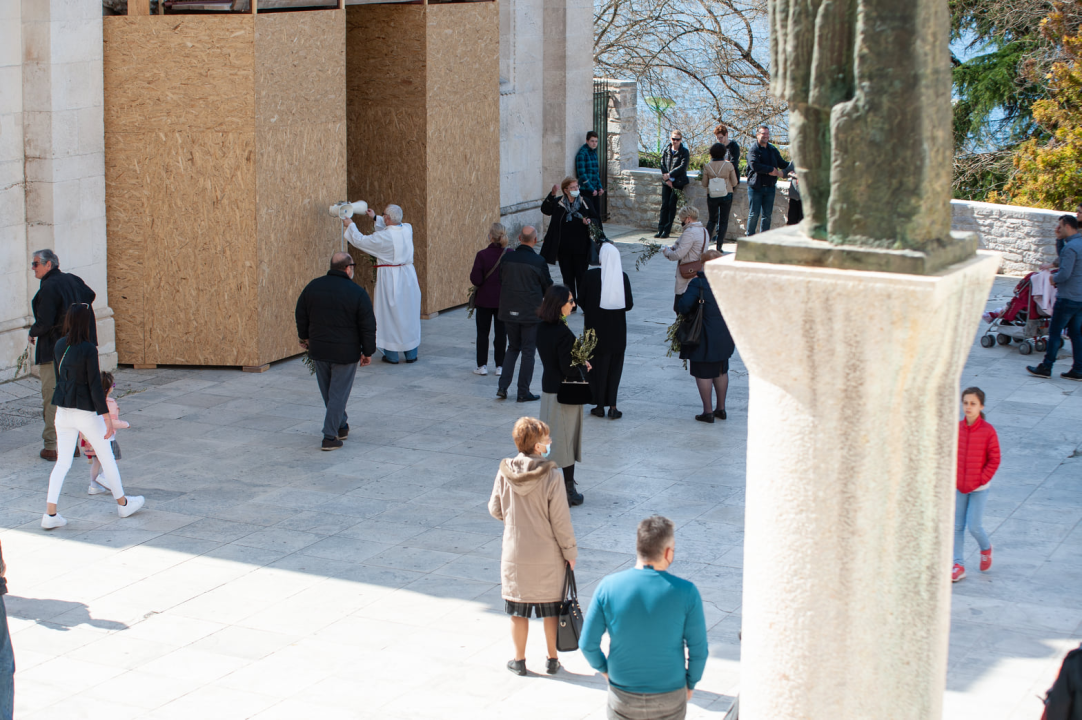 Procesijom, misom i blagoslovom maslinovih grančica Šibenčani proslavili Cvjetnicu   