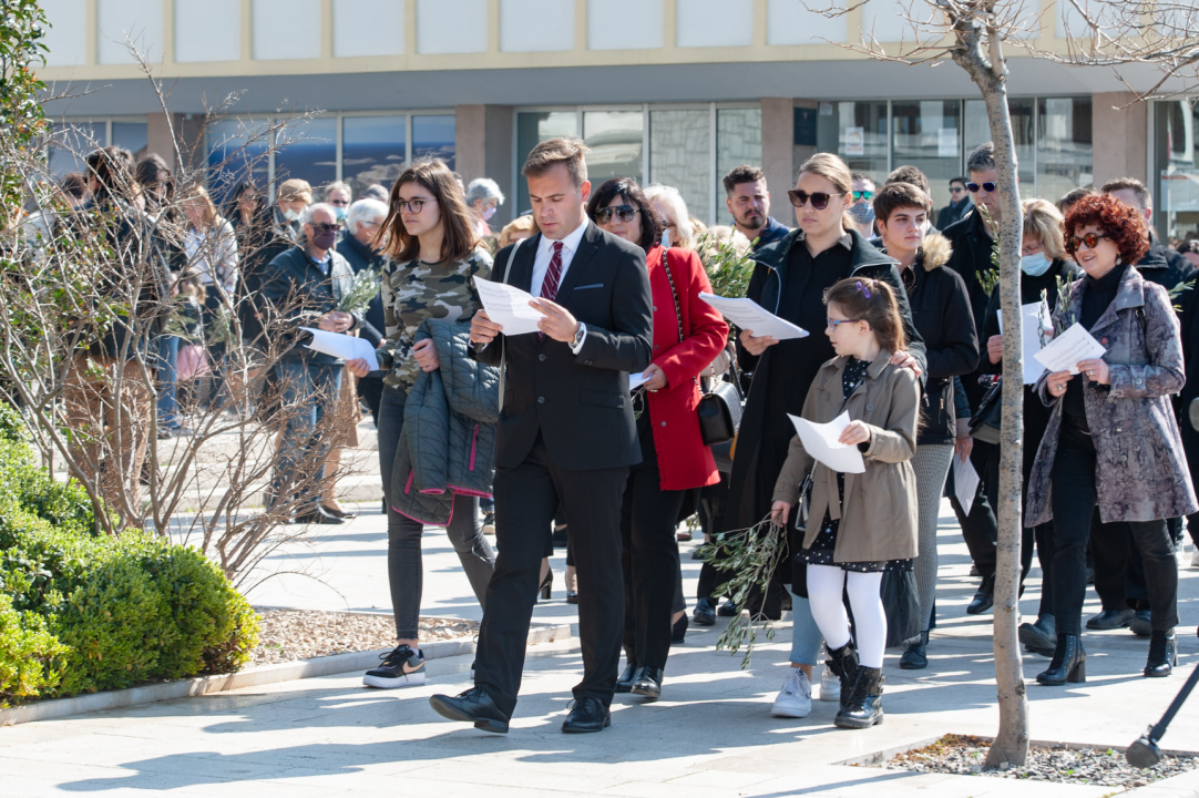 Procesijom, misom i blagoslovom maslinovih grančica Šibenčani proslavili Cvjetnicu   