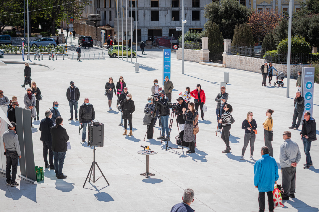 Uzor mu je Gaddafi, maše sa sto tisuća eura koje nema i želi od Šibenika 'nešto između Azurne obale i Toskane'