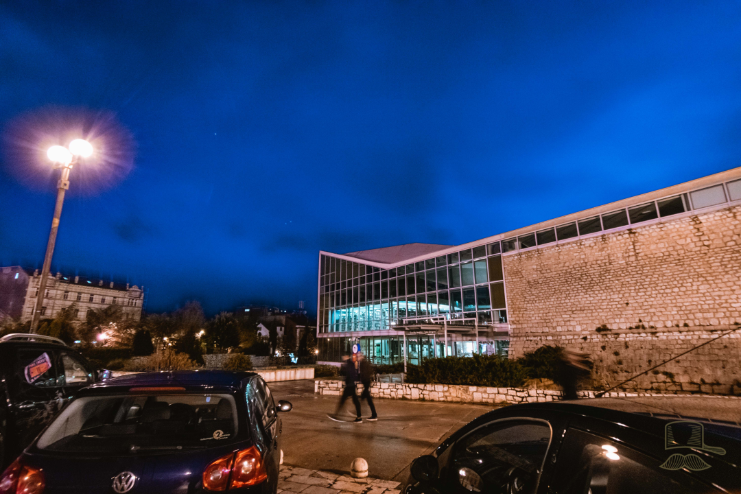 Glavni gradski parking ovako je izgledao 2018. godine: Nedostaju li vam automobili, stabla, beton...?