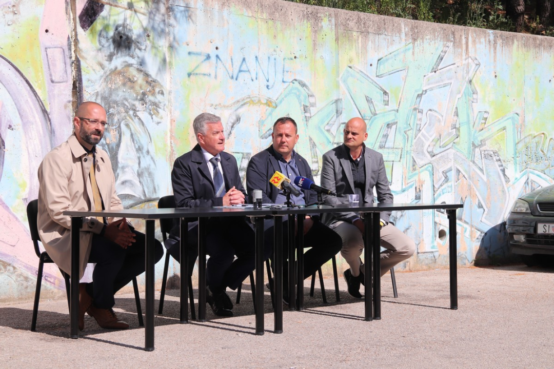 Potpisan ugovor na Vidicima: Konačno došlo na red probijanje slijepe ulice kod osnovne škole