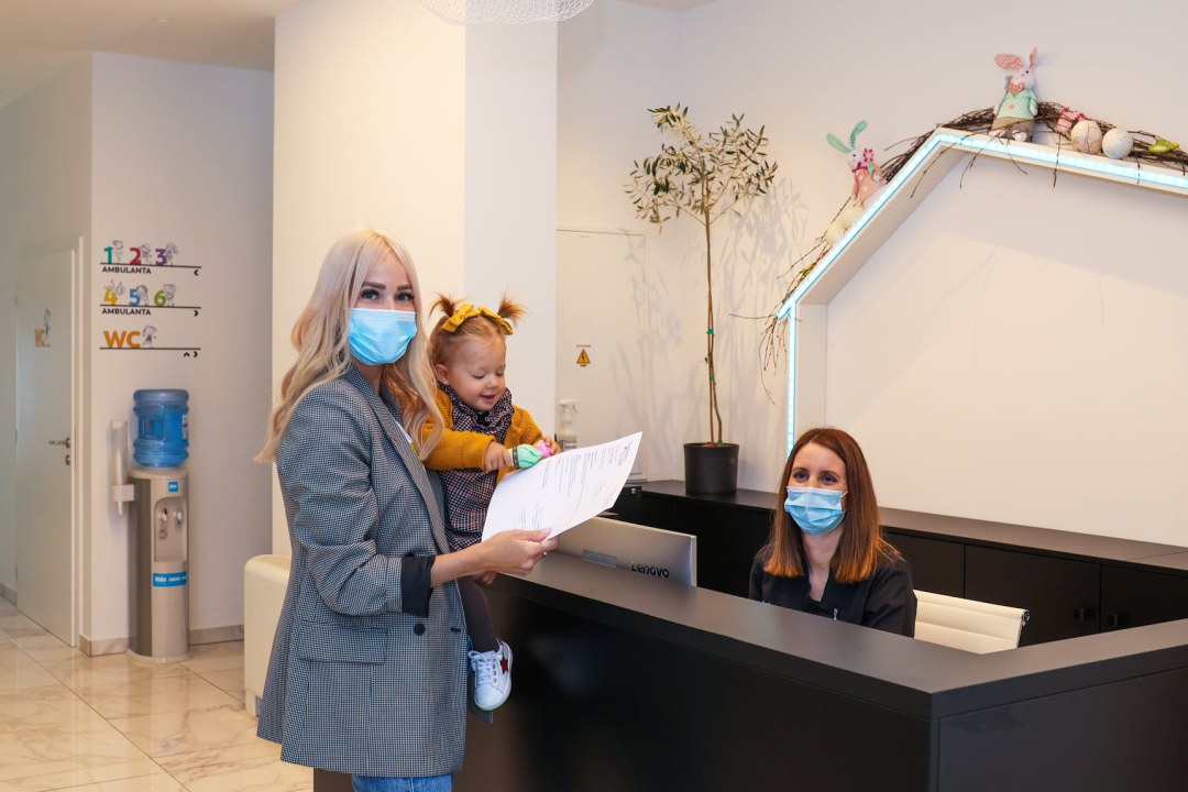 Antonija Mišura Sandrić s kćerkicom posjetila dječju Polikliniku Vrdoljak u Zadru!