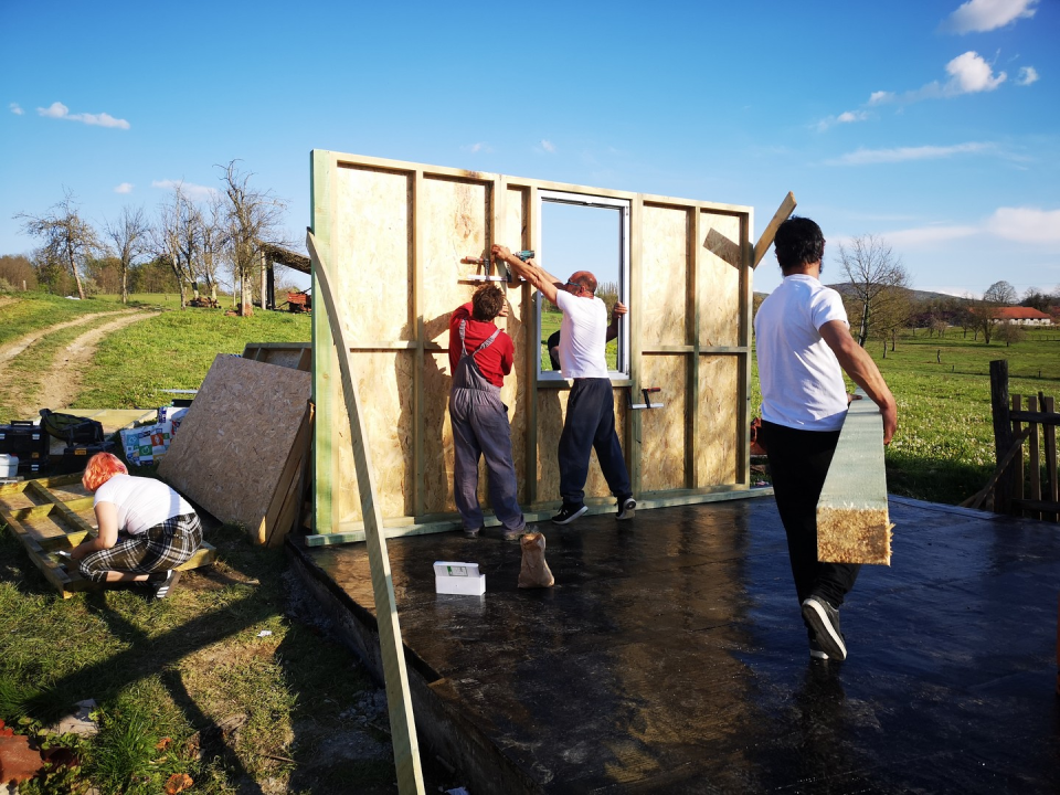 Šibenčani grade novi dom za obitelj stradalu u potresu na Baniji, trebaju vašu pomoć da je dovrše