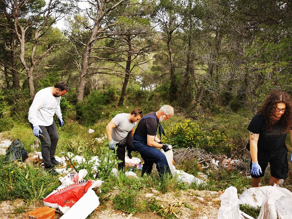 Umjesto u đir, u akciju čišćenja: Petorica vrijednih momaka iz šume kod Jadrtovca izvukla smeća za dva kamiona