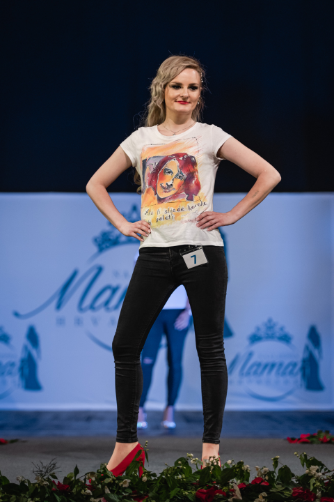 U šibenskom kazalištu održan izbor za najljepšu mamu: Vedrana Halinčić Bakšić i Ljubica Bulić ponijele lente