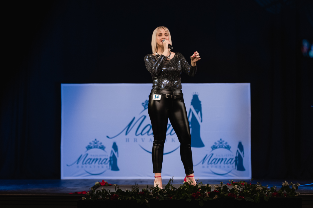 U šibenskom kazalištu održan izbor za najljepšu mamu: Vedrana Halinčić Bakšić i Ljubica Bulić ponijele lente