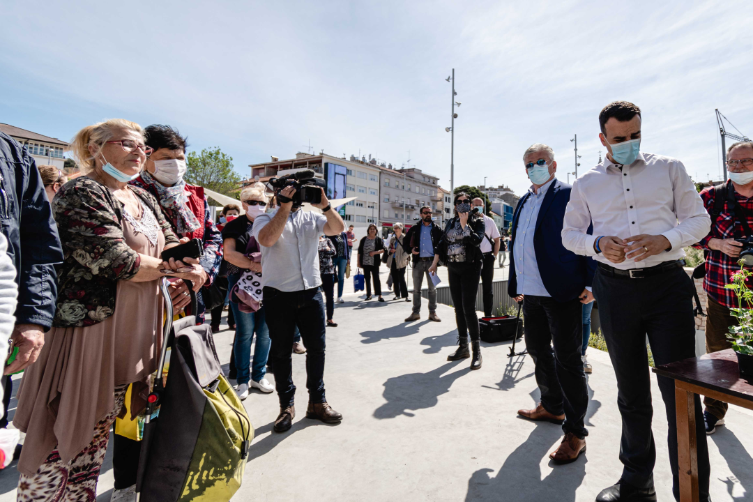 Umirovljenički stampedo za sadnice đirana na Poljani: ‘Gužva je veća za cvijeće nego za cijepljenje’