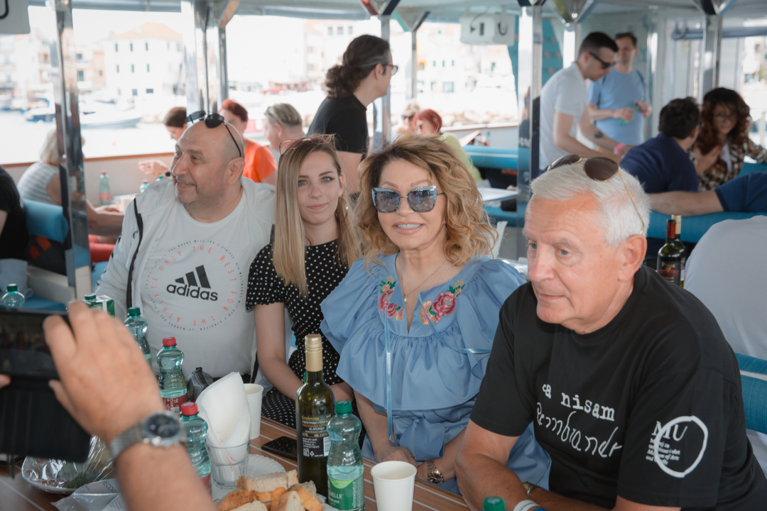 Neda Ukraden promovirala novi album na brodu od Vodica do Šibenika