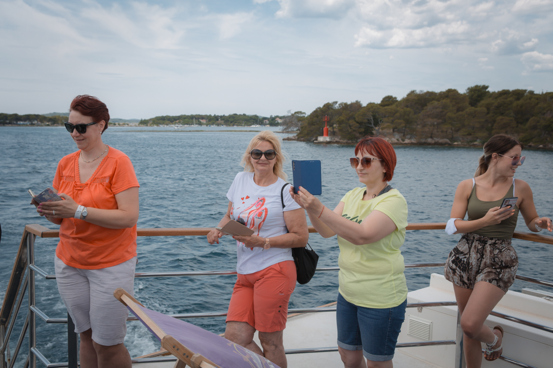 Neda Ukraden promovirala novi album na brodu od Vodica do Šibenika