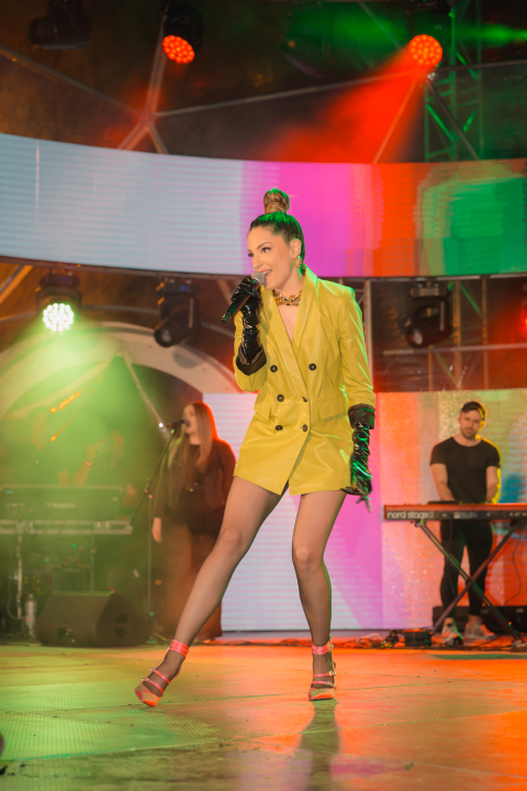 Počelo estradno ludilo u Vodicama: Pogledajte atmosferu prve večeri CMC festivala