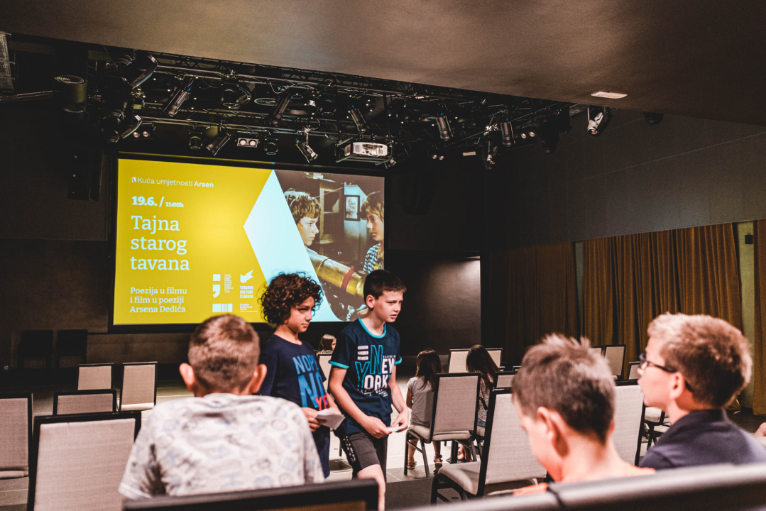 U 'Arsenu' održana prva matineja: Mališani uživali u klasiku Vlak u snijegu