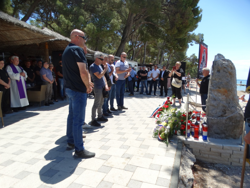 U Biogradu obilježena 28. godišnjica stradavanja petoro ljudi pobijenih raketiranjem 1993. godine 