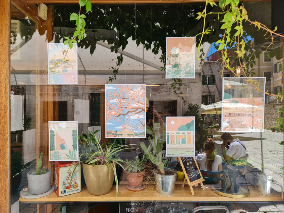 Otvorena pop-up izložba ilustratorice Dore Barbarić u kafiću u središtu Šibenika