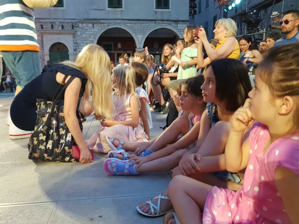 Ekipa iz A strane oduševila i djecu i roditelje: 'Ovi ljudi su vrhunski glazbenici, uživam ih slušati' 