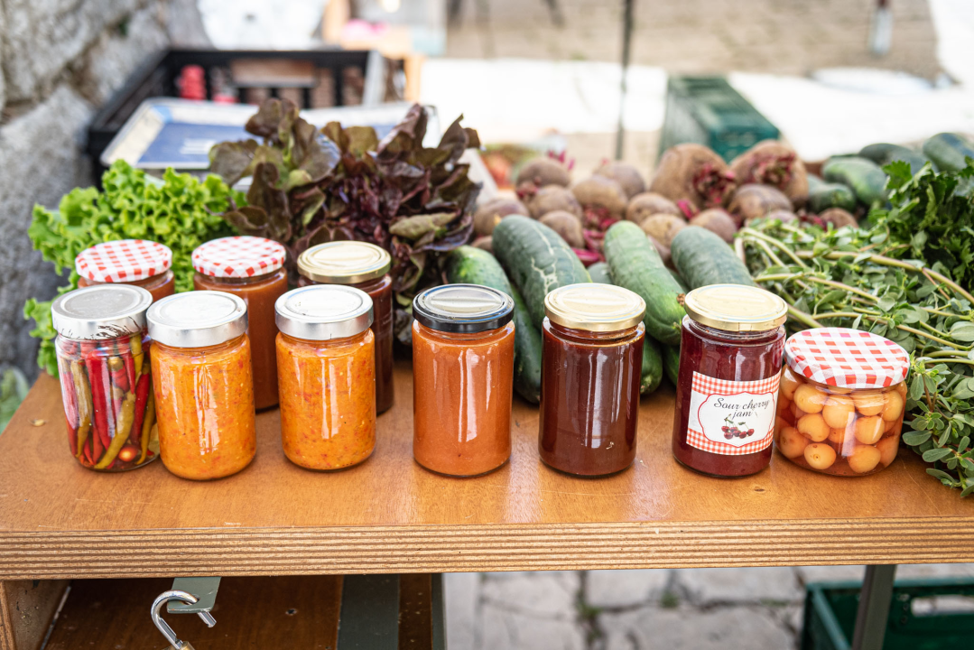 Mala loža u novom ruhu: Provjerite ponudu lokalnih OPG-ova na Zelenoj tržnici!