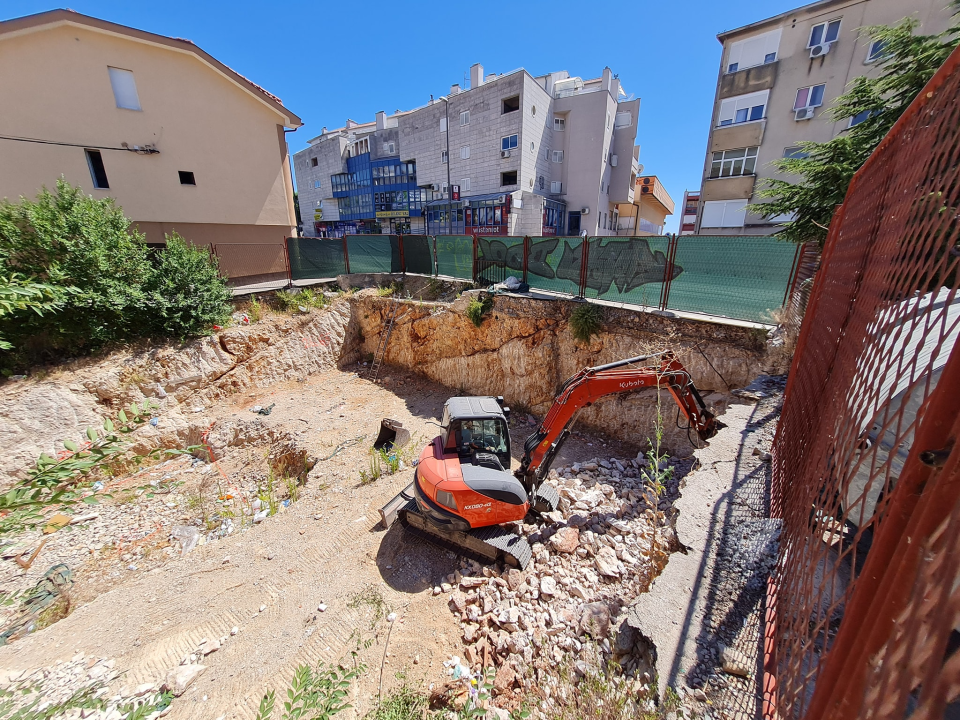 Teška mehanizacija na Baldekinu 1. srpnja šteti iznajmljivačima, Dino Karađole: ‘Investitor je dobar čovjek’