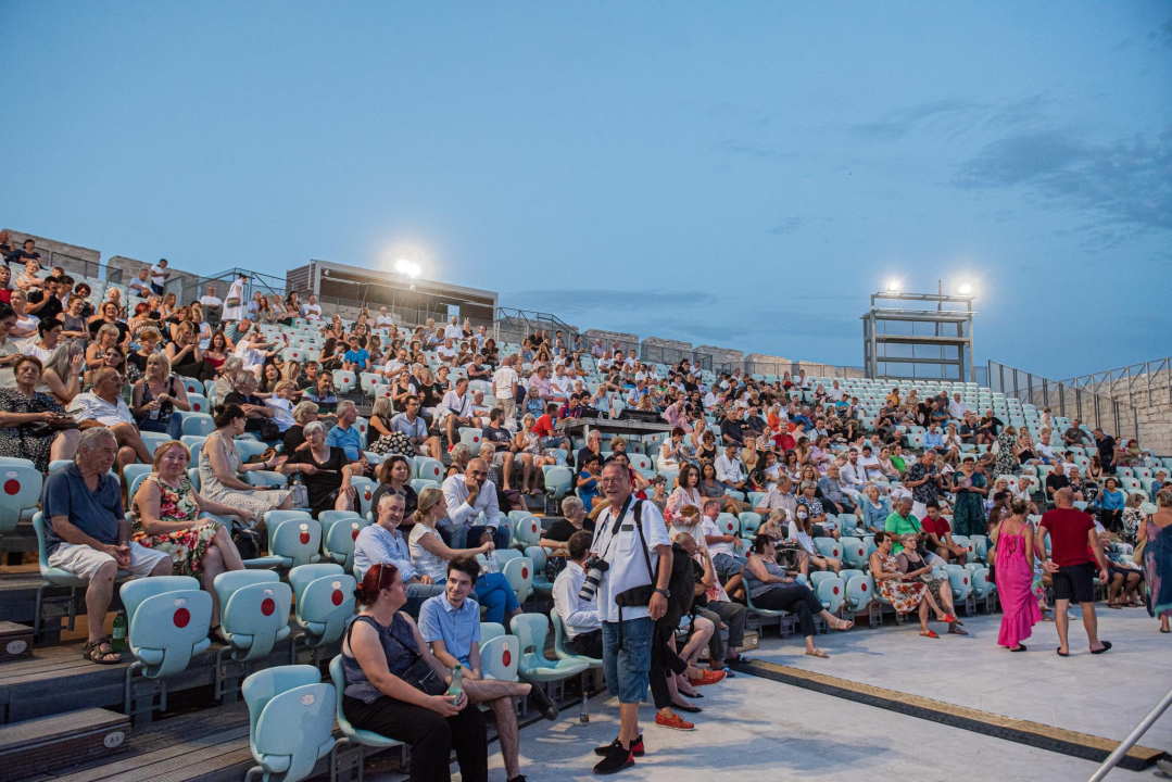 Rade Šerbedžija šarmirao sve odreda sinoć na sv. Mihovilu
