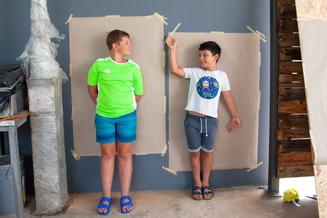 Poznata TV voditeljica na Zlarinu pokrenula radionicu: Djeca oslikavaju vlastite sjene