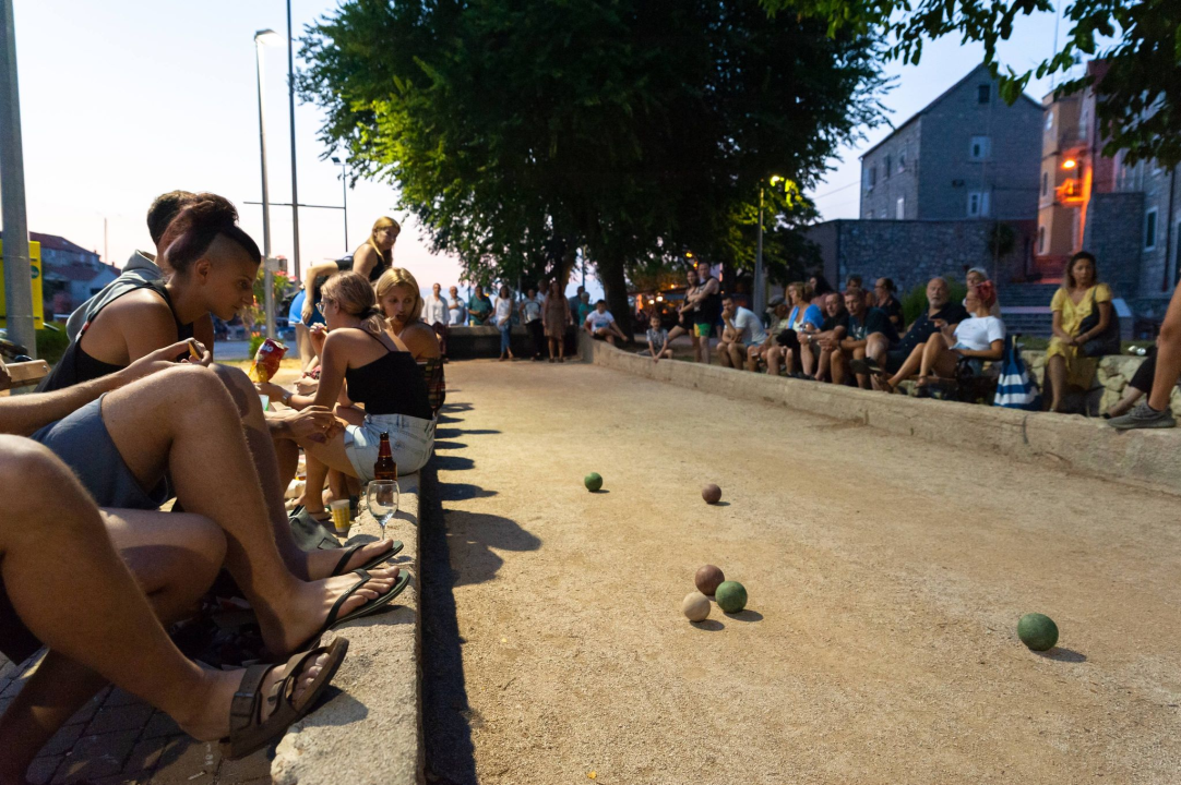 Valjanje i bacanje na Zlarinu: Astra Pfizerice slavile na ženskom turniru u balotama