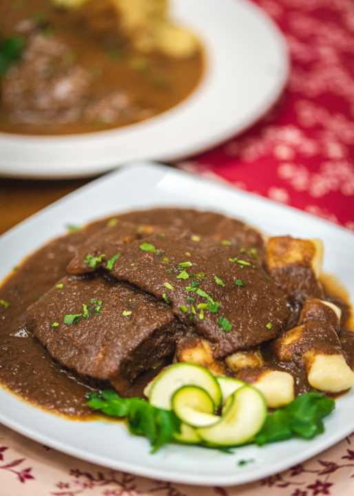 U Antinom Guštu omastite brk slasnim jelima ispod peke ili s ražnja!  