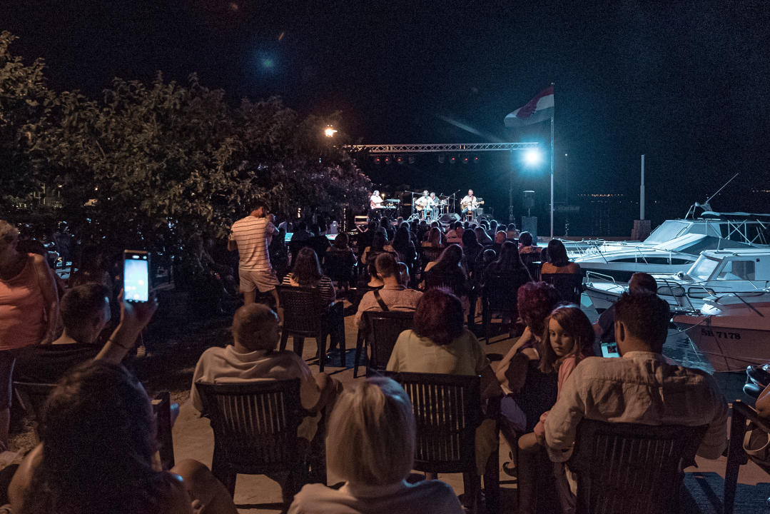 Tedi Spalato gitarom osvojio Biličane, pogledajte kako je bilo na koncertu