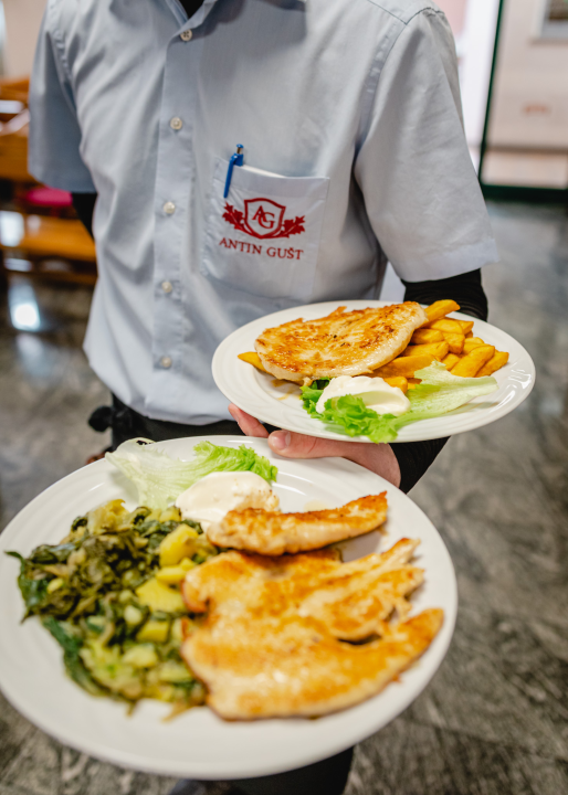 U Antinom Guštu omastite brk slasnim jelima ispod peke ili s ražnja!  