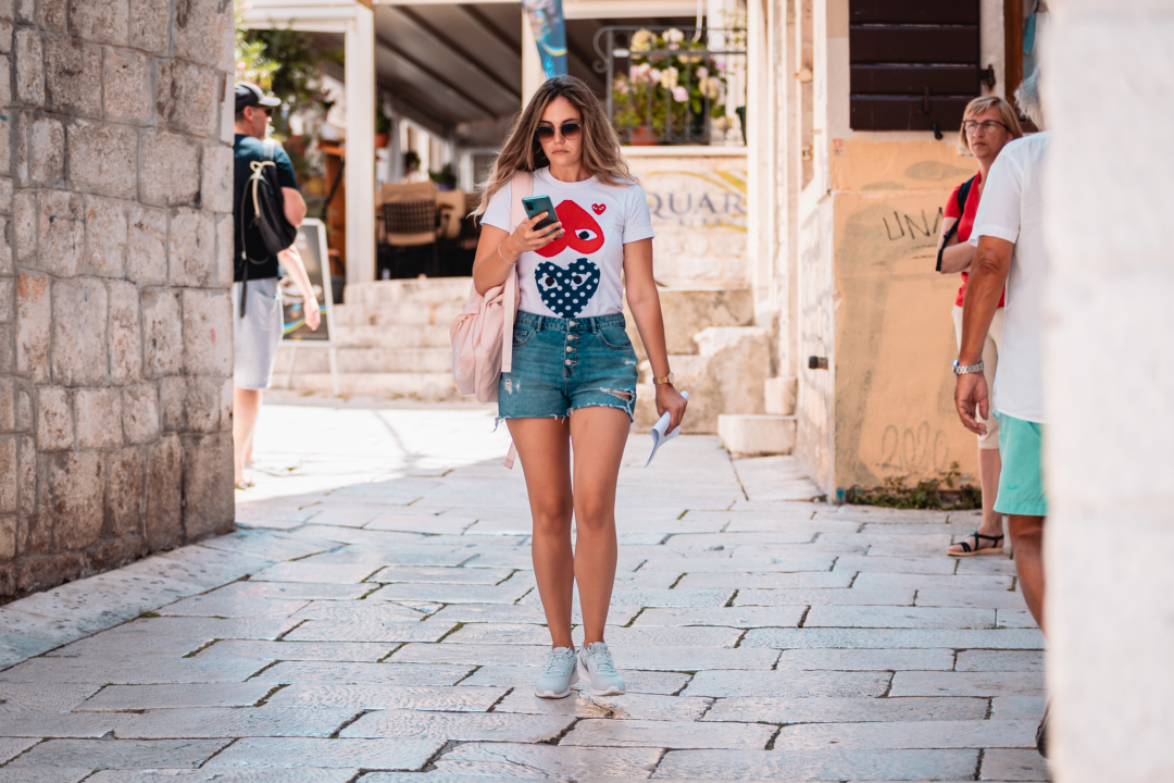 Haljinice i lepršavi modni komadi preplavili centar grada 