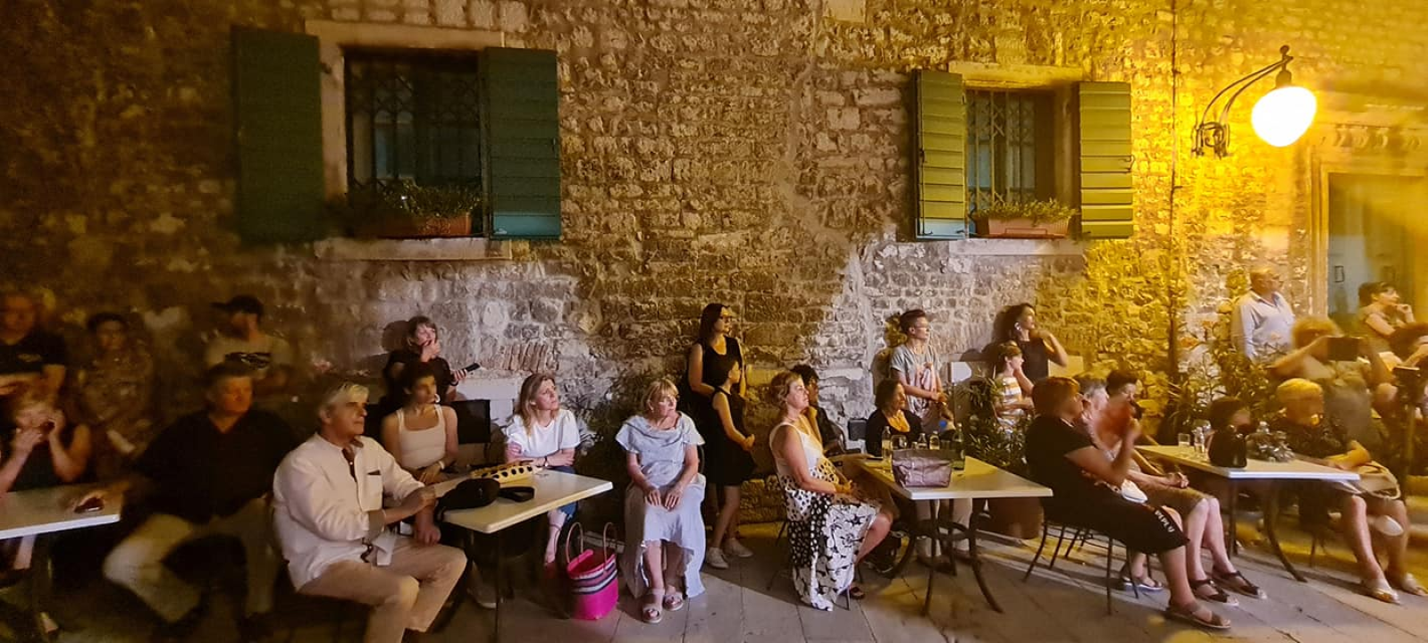 Na skalinama kod Muzeja slušao se Arsen: Gradski komorni orkestar svirao mu je za rođendan