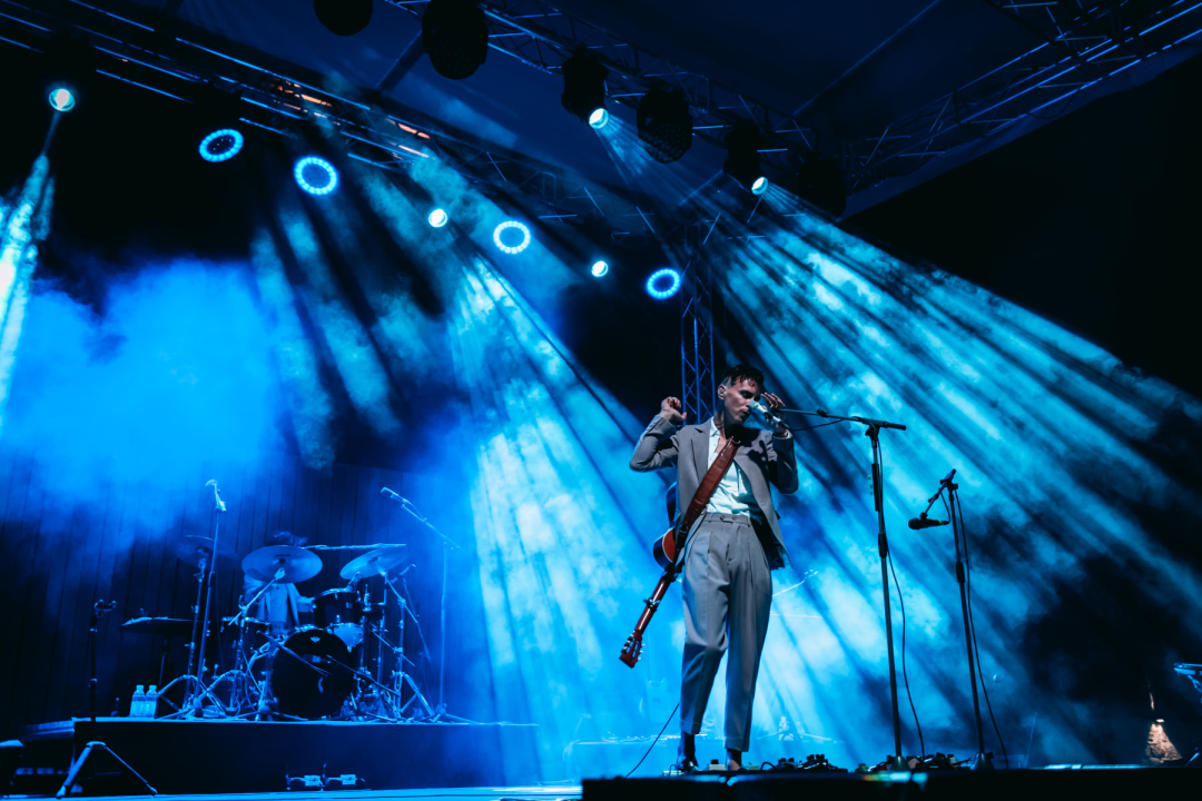 Asaf Avidan u Šibeniku: Bol, patnja, ljubav, unikatan talent i kiselost pokvarenog piva  