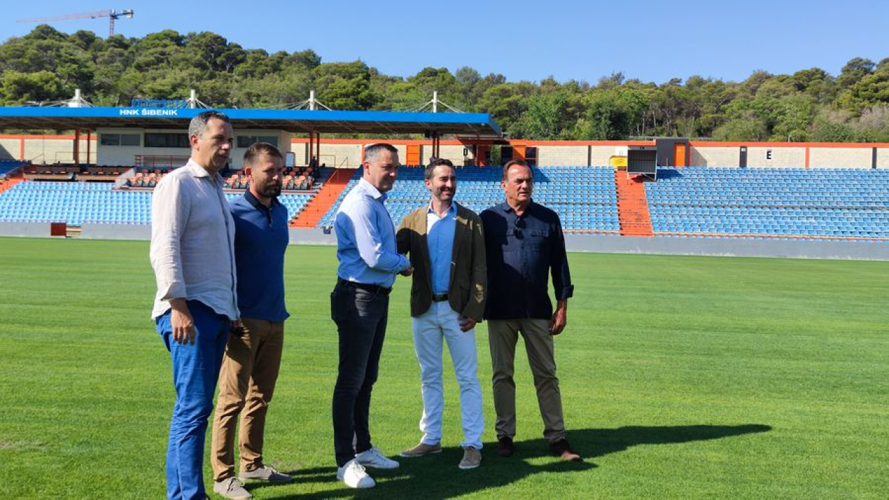 Hibridni travnjak na Šubićevcu spreman, Kustić: 'Definitivno velika stvar za Šibenik'