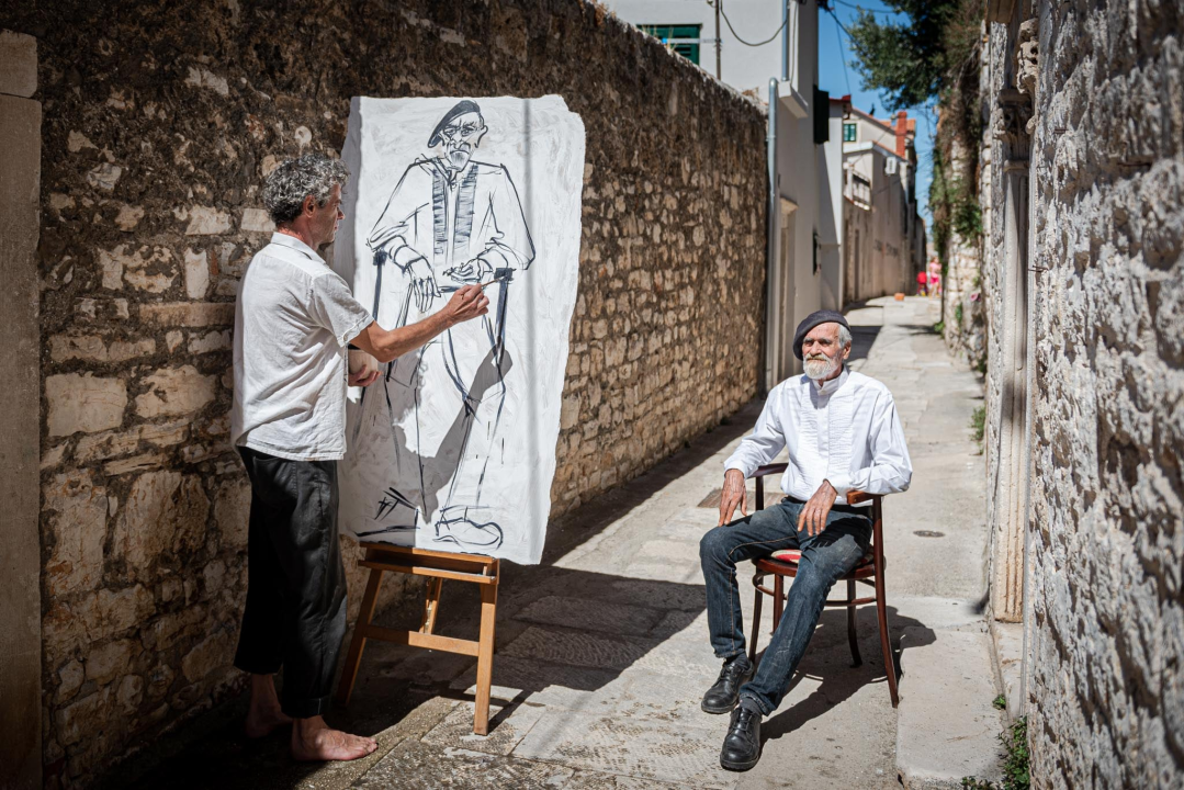 Zvone Vila i Ale Guberina uličnim performansom najavili otvorenje ateljea na Gorici 