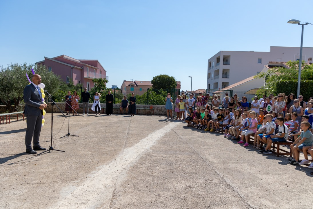 Župan Jelić posjetio OŠ Vodice, najmlađima poručio: 'Počinje najljepše i najuzbudljivije razdoblje vašeg života' 