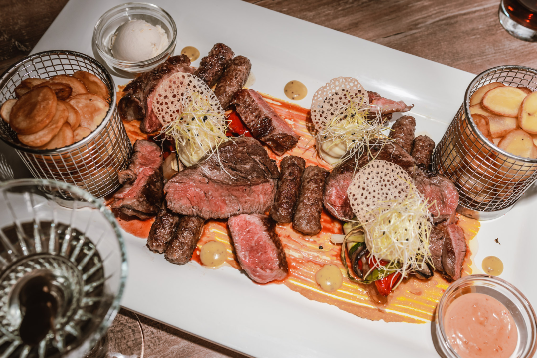 Terasa hotela Jadran ovog ljeta ‘vraćena’ Šibenčanima, a svirke uživo nastavljaju i nakon sezone! 