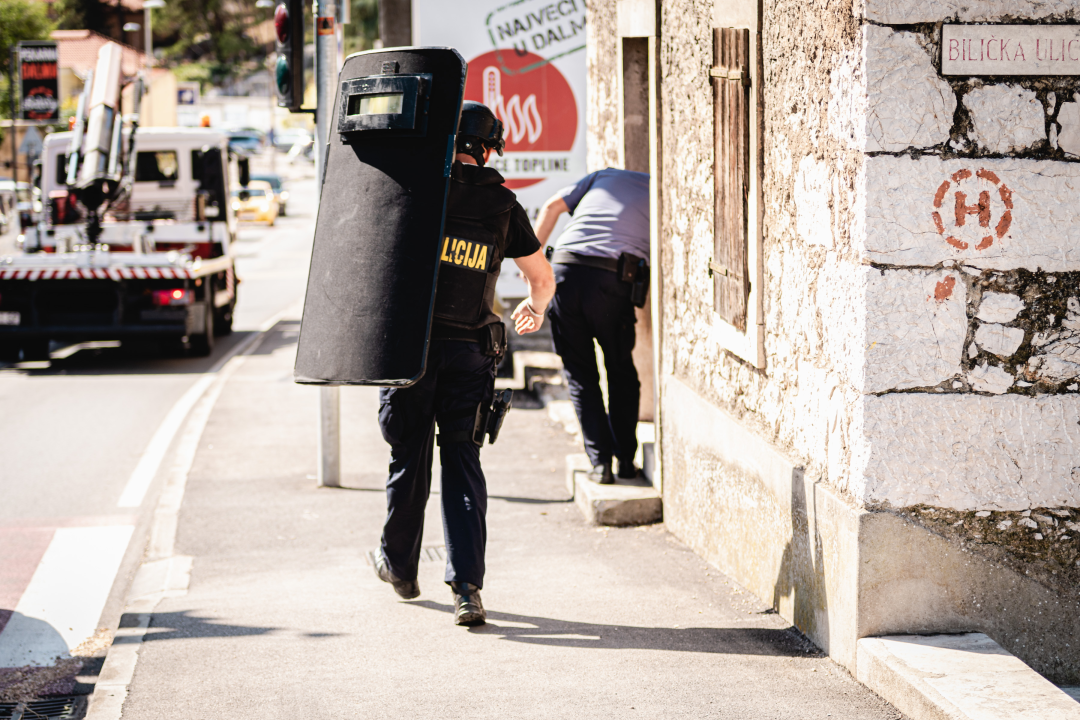 Razbojništvo u ljekarni kod Kronjinog magazina: Nema ozlijeđenih, razbojnik uhićen u blizini