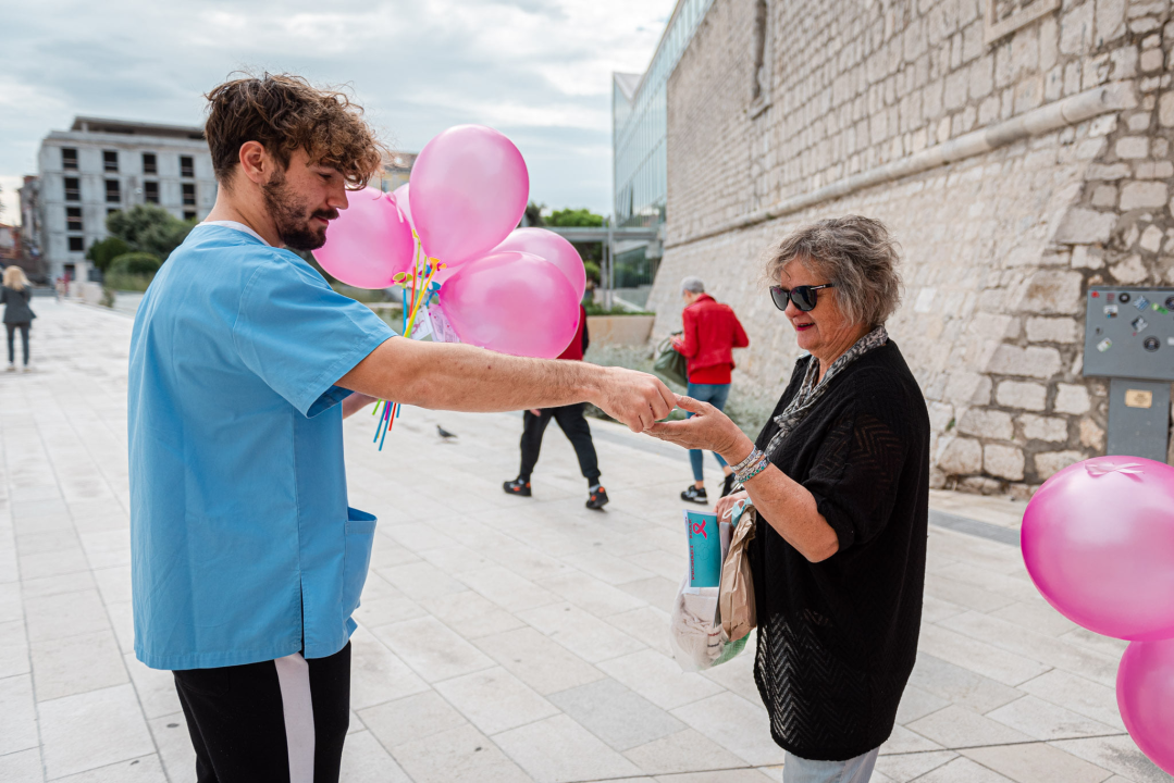 Obilježen Dan ružičaste vrpce: 'Otkrivanje raka dojke u ranoj fazi u 90 posto slučajeva osigurava izlječenje' 