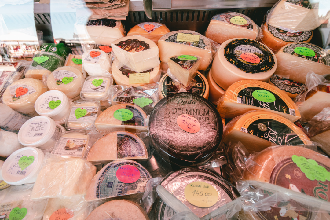 Zima je, kažu, hladna i strašna, ali uz Delikatese Petrović bit će vam toplo barem oko srca!