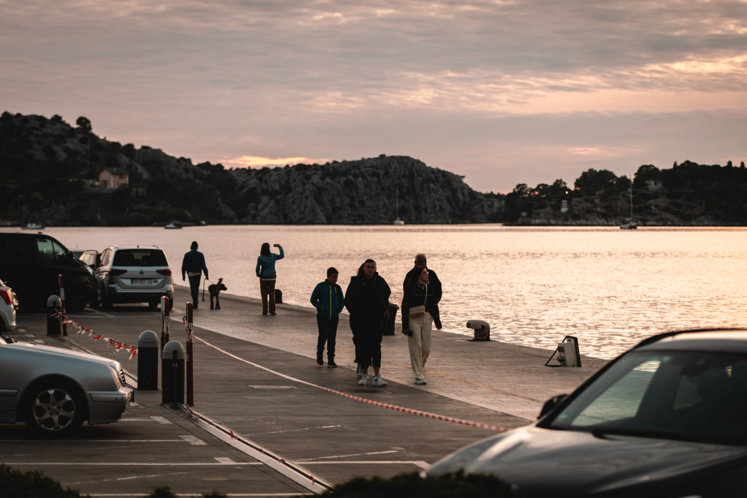 Jesenska idila u Šibeniku: Nema rijeke turista, ali grad je daleko od pustoši!