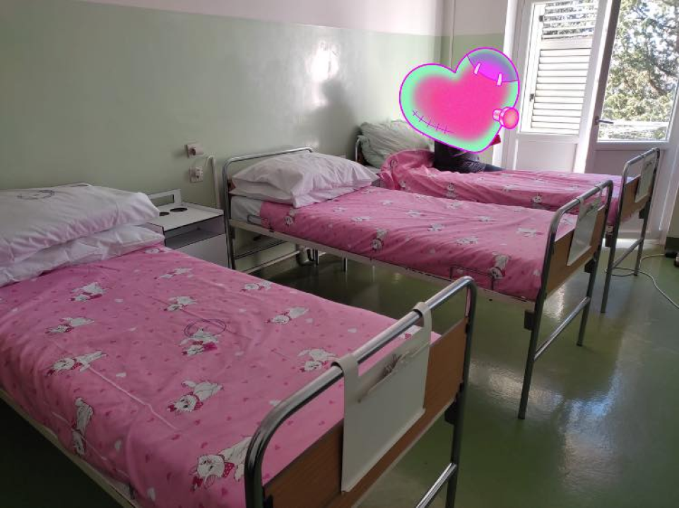 Šibenska ginekologija sada izgleda puno veselije: Stigla nova posteljina kupljena u humanitarnoj akciji dvije Tee