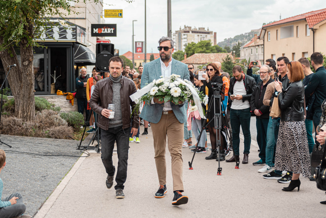 Šibenik obilježio 57. rođendan velikana svjetske košarke: 'Neki ljudi čine razliku u svijetu, njih treba slijediti!'