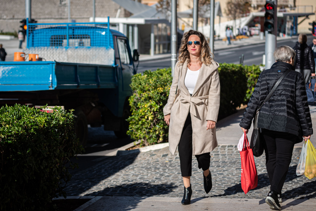 Vladarice modnog đira u šetnji gradom pokazale jesenje trendove