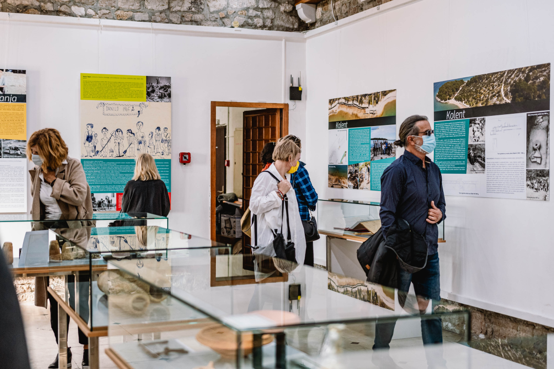 ‘Vlakom prema jugu’: Arheolozi su iz Zagreba vlakom išli do Perkovića pa pješke ili karom do Danila